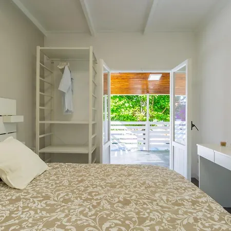 Villa A Bacoli Con Accesso Privato Al Mare וילה באקולי